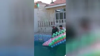 ساخت قایق بزرگ با 400 توپ پلاستیکی