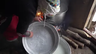 Snowy Daily Mountain Village Life | Baking Bread and Cooking