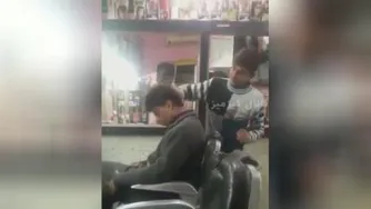 ماساژ سر در پاکستان😂😂