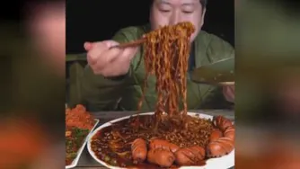 مکبانگ سوسیس