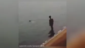 لحظه ی غرق شدن دو خواهر در آب😔😔😔