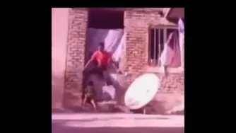 میخواس خودش رو غیب کنه😂😂
