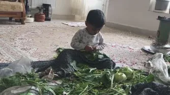 ببین واسه دوتا قلپ شیر چقدر باید کار کنم😢