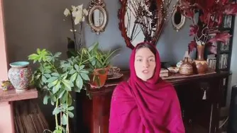 خواندن شعر فریدون مشیری توسط بازیگر یونانی
