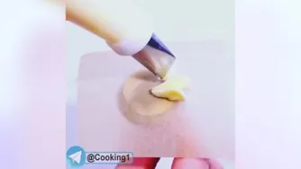 گلبرگ برای کیک