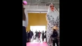 عروسک گردانی زیبا 😍