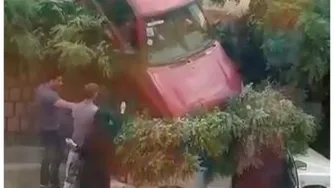 رانندگی حرفه ای بانوان ایرانی ببین چطور میان پایین🤪🤪