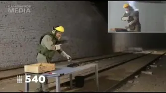 اینقدر با کلاشینکف شلیک میکنه تا آتیش بگیره