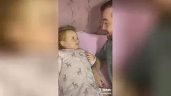 چقدر این نینیه شیرینههه😍