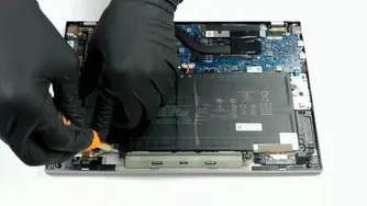 روش صحیح باز کردن لپ تاپ ASUS ZenBook 14 UM425