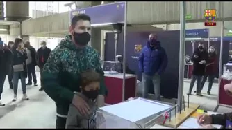 لیونل _مسی_ با _حضور _در _انتخابات_ بارسلونا_ رای خود را به صندوق انداخت
