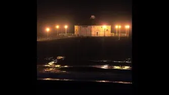 ساحل زیبای نقره فام منهتن بیچ در ایالت کالیفرنیا؛ آمریکا