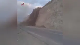ریزش کوه در اثر زلزله