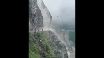 بارش سنگ از آسمان