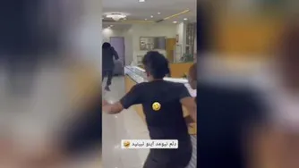 رفته طلافروشی فقط ببینید چه حرکتی میزنه😂