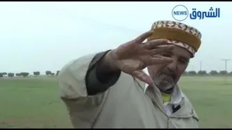 مردی که از دستش عسل میریزد