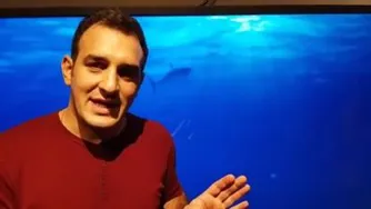 حمله کوسه به میثم درویشان پور در آکواریوم