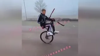 تک چرخ زدن با دوچرخه