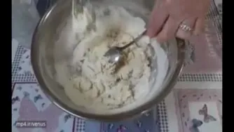 روش تهیه خمیر جادویی با دستان خود