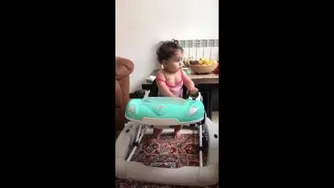 این فسقلی رو نگاه کنین!!!
