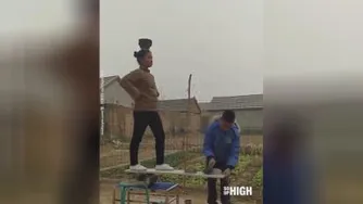 دختر است دیگر نگید آقایون برن جلو🤫