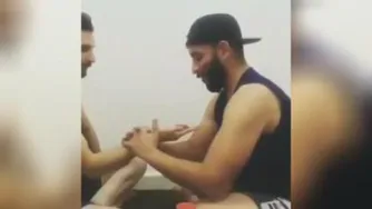 زور آزمایی😂🤣