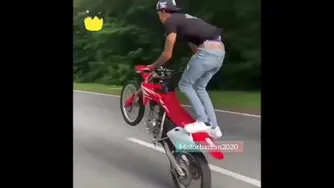 موتور سواری فوق العاده و پر استرس...این پسر محشره