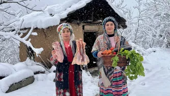 آشپزی در روز برفی: خورش بره و شانک با نان تازه روستایی