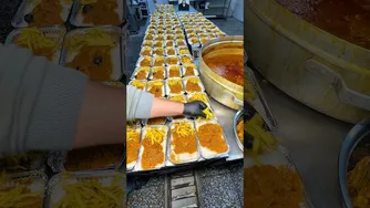 آشپزی قیمه نذری برای نیازمندان! 🤍 روح همه درگذشتگان شاد 🖤