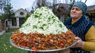 طرز تهیه پلو روستایی با گوشت گاو و سبزیجات فلفلی