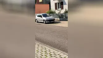 تجربه رانندگی پژو 206 در آلمان با لحظات خنده دار 😂