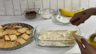 کیک بیسکویتی آسان با فیلینگ موز بدون نیاز به قالب
