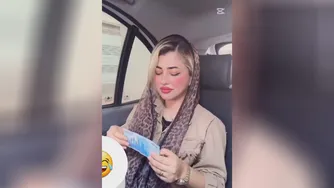 خانمه عجب کلکی زد فقطآخرش🤣🤣🤣🤣😂