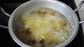 مرغ درسته سرخ شده برای افطار ماه رمضان