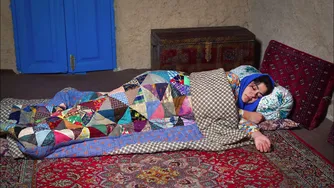 زندگی روزمره روستایی در یک روستای شمال ایران | تهیه کاچی در روز بارانی