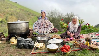 آشپزی بلدرچین در دیگ‌های سنگی بر روی آتش و پخت نان تازه در روستا