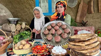 آشپزی خورشت کوفت یا همون کفت‌فه در روستا و پخت نان تنوری سنتی