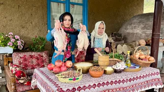 باسترمای اردک — اردک‌های مرینیت‌شده که زیر لایه‌ای از برنج به‌صورت آهسته پخته می‌شوند