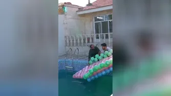 ساخت قایق بزرگ با 400 توپ پلاستیکی