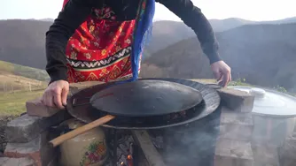 Village Life in IRAN! Slow-Cooked Beef Mosamma with Onions & Dried Plums