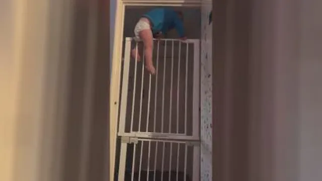 چه بچه ی عجیبی 🤔🤔😲