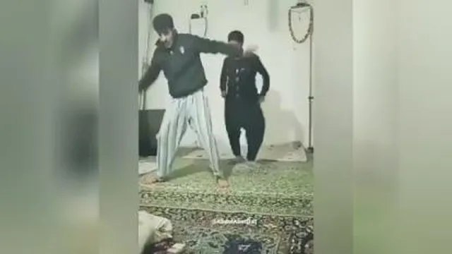 احتمالا این دونفر کادوی روز زن رو پیچوندن😂😂