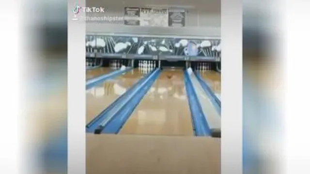 بولینگ باز حرفه ای👍👍👍👍👍