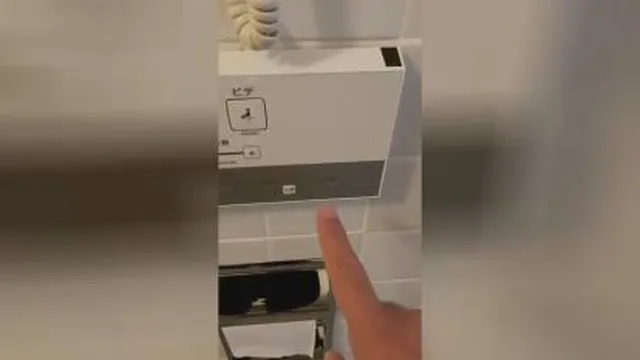 هموطنمون رفته ژاپن و از دیدن امکانات توالت هتل کف کرده 😂