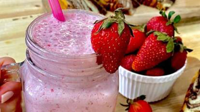 اسموتی موز و تمشک