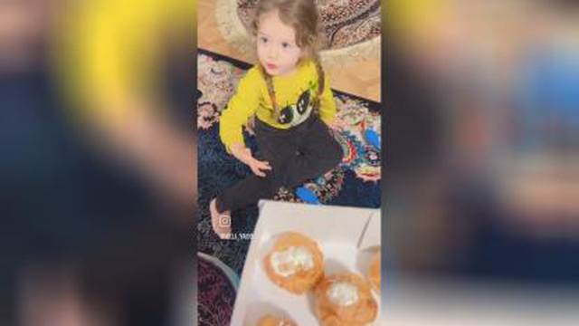 وقتی بهش شیرینی تعارف می کنند و میگه من تو رژیمم