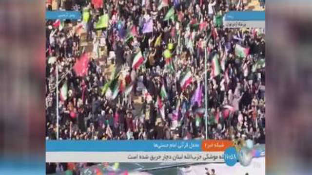 سرود خوانی حسین طاهری در محفل قرآنی امام حسنی ها در ورزشگاه آزادی