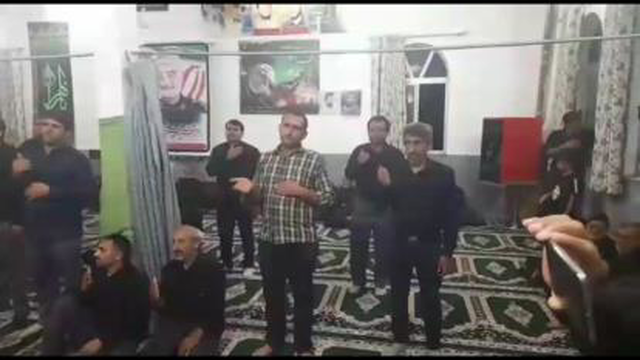 مداحی نوجوان با صدای دلنشین آقا عرفان عزیزم در محرم حسینه ای روستای سیکاء