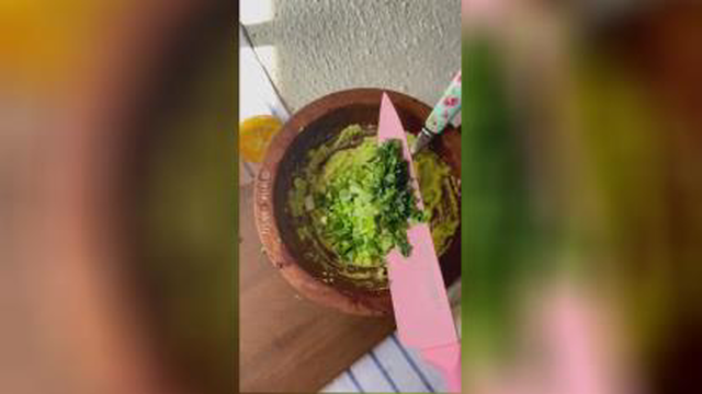 ساندویچ مرغ و آواکادو😋🥳
