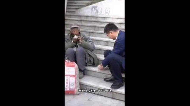 کلیپ اهدا پول رئیس شرکت سامسونگ